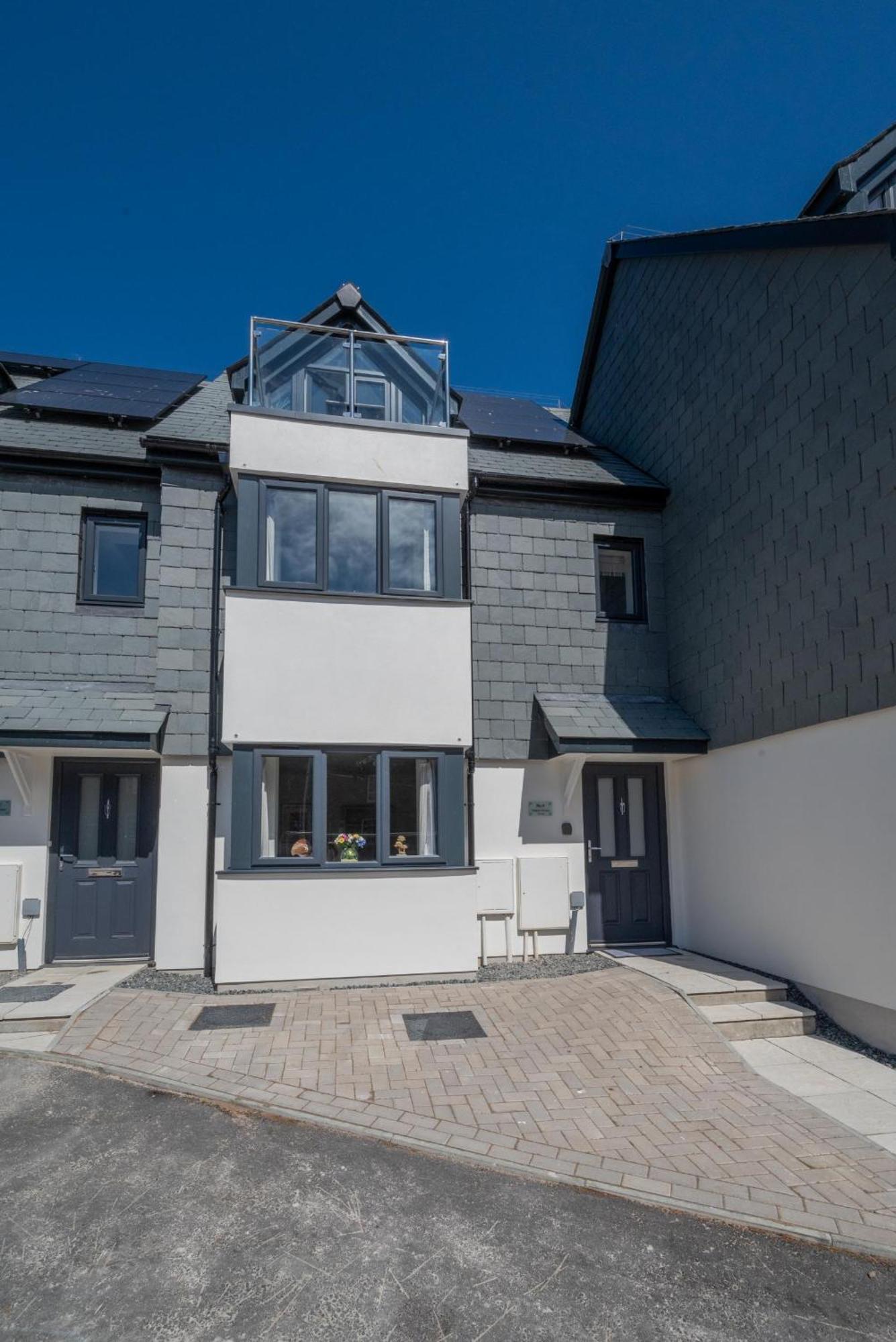 Exceptional 3 Bedroom Home In Penzance~New~Seaside Exterior photo